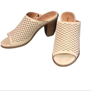 American Eagle Tan Heels